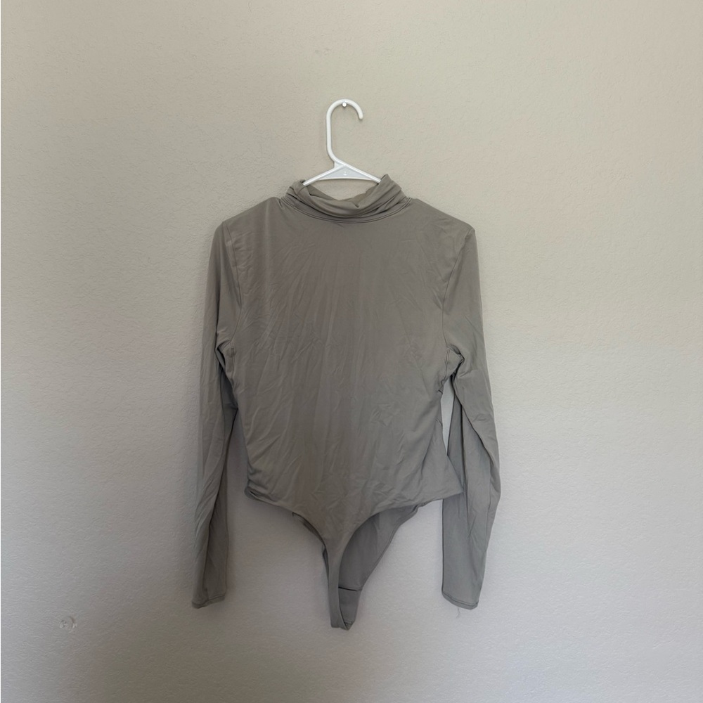 lululemon athletica Gray Long Sleeve Bodysuit